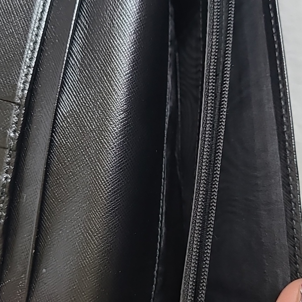 Salvatore Ferragamo Black Snap Wallet - Picture 9 of 16